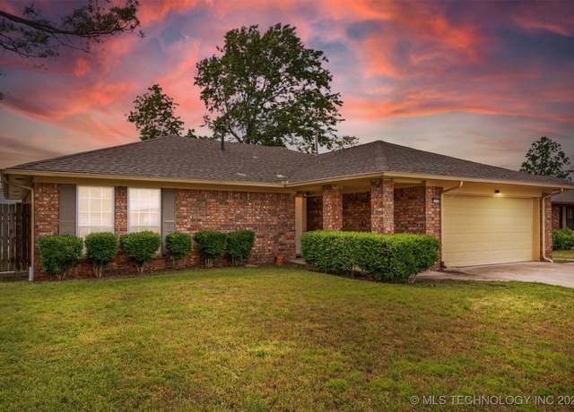 Property at 2332 S 100th EastAvenue, Tulsa, OK 74129, 3 beds, 2 baths