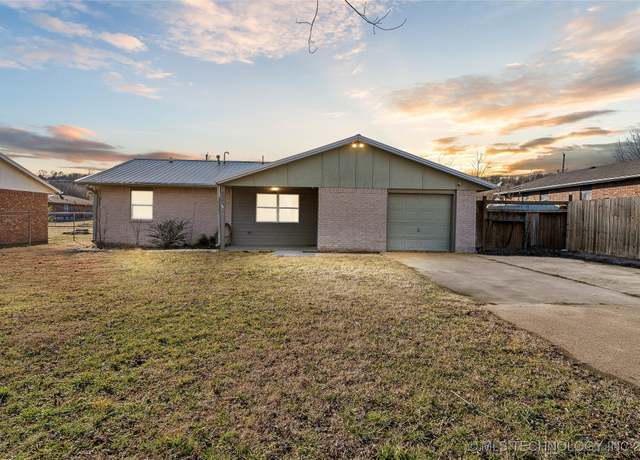 Property at 2005 NE 5th St, Henryetta, OK 74437, 3 beds, 1.5 baths