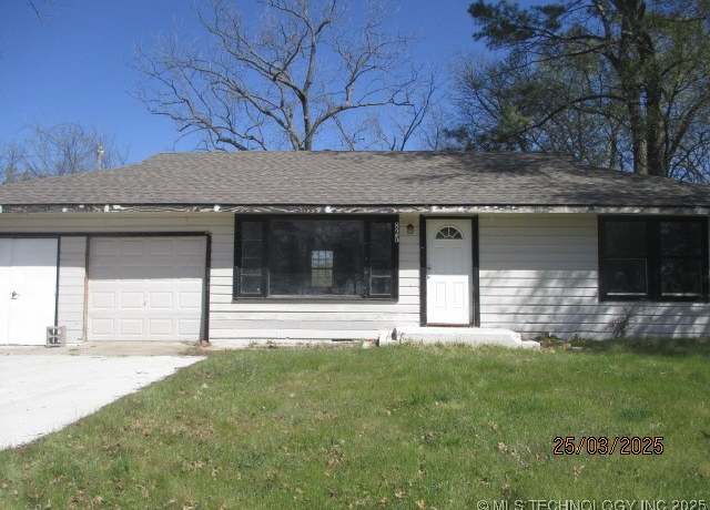 Property at 825 4th SE, Ardmore, OK 73401, 2 beds, 1 bath