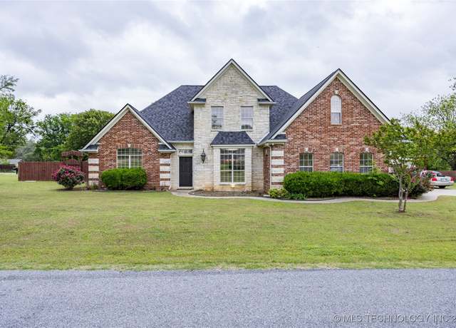 Property at 1425 Folsom, Durant, OK 74701, 3 beds, 2.5 baths