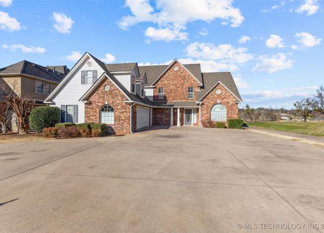Property at 311 Larsh, Ada, OK 74820, 4 beds, 2.5 baths
