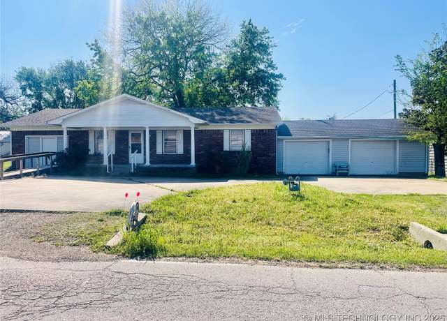 Property at 109 Ash Ave, Fort Gibson, OK 74434, 3 beds, 2.5 baths