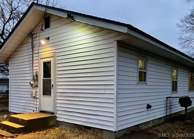 Property at 237 N Rogers Ave, Bartlesville, OK 74003, 2 beds, 2 baths