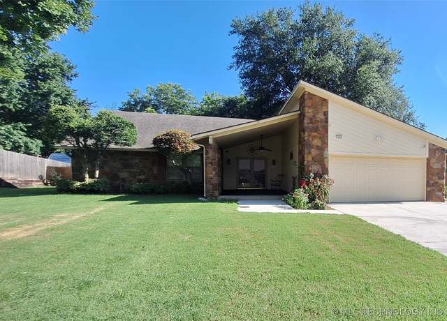 Property at 1505 W Fredericksburg St, Broken Arrow, OK 74011, 3 beds, 2 baths