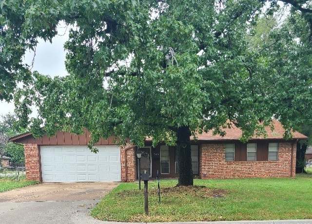 Property at 505 E F St, Jenks, OK 74037, 3 beds, 2 baths