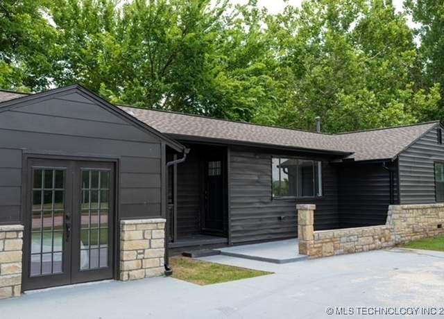 Property at 4621 Riverside Dr, Tulsa, OK 74105, 3 beds, 2 baths