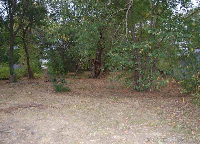 Property at 305307 E Lewis St, Henryetta, OK 74437