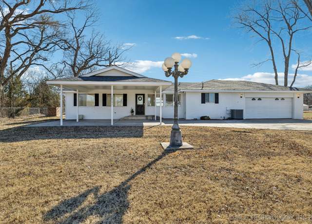 Property at 10541 Sahoma Lake Rd, Sapulpa, OK 74066, 3 beds, 2.5 baths