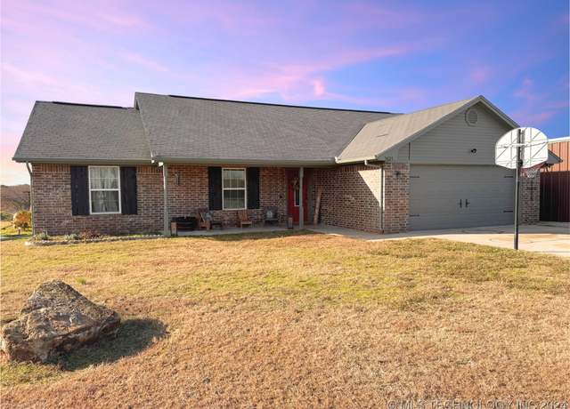 Property at 7621 Refinery Rd, Ardmore, OK 73401, 3 beds, 2 baths