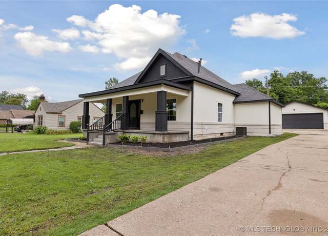 Property at 4526 W Broadway St, Muskogee, OK 74401, 3 beds, 2 baths