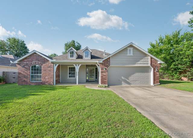 Property at 2109 W Maple St, Collinsville, OK 74021, 3 beds, 2 baths