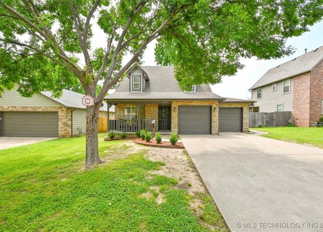 Property at 5144 S 34th WestAvenue, Tulsa, OK 74107, 3 beds, 2 baths