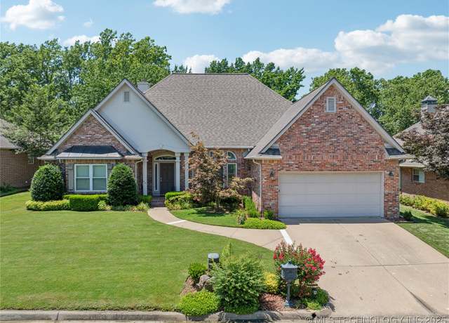 Property at 7534 S Hudson Pl, Tulsa, OK 74136, 3 beds, 2.5 baths