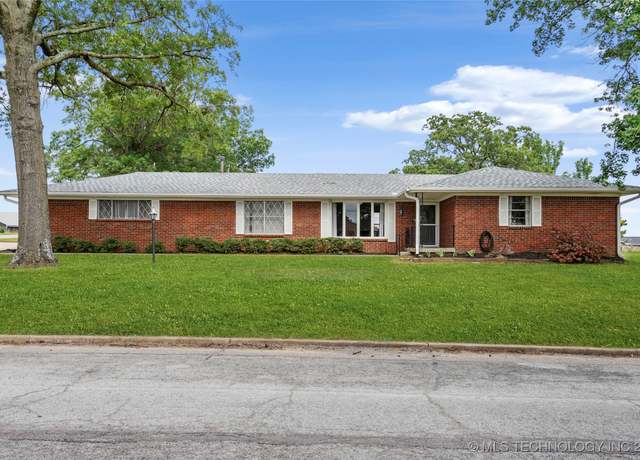 Property at 911 S Boyd Pl, Sapulpa, OK 74066, 3 beds, 2 baths