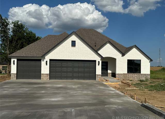 Property at 14045 N 54th EastAvenue, Collinsville, OK 74021, 3 beds, 2 baths