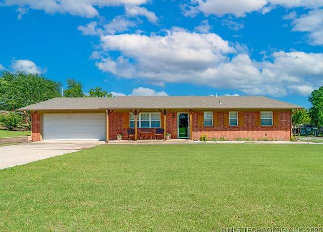Property at 120 S Crownpoint, Ada, OK 74820, 3 beds, 2 baths