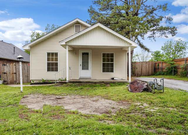 Property at 922 N Ross St, Sapulpa, OK 74066, 2 beds, 2 baths