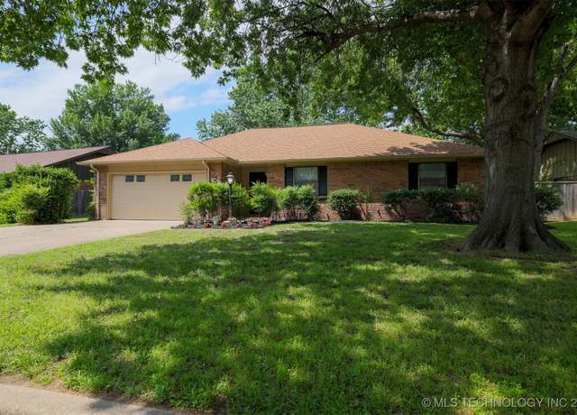 Property at 2604 W Broadway St, Broken Arrow, OK 74012, 3 beds, 2 baths