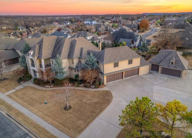 Property at 405 E Decatur St, Broken Arrow, OK 74011, 5 beds, 7 baths