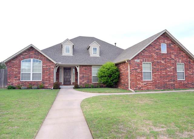 Property at 1640 E Atlanta St, Broken Arrow, OK 74012, 4 beds, 2 baths