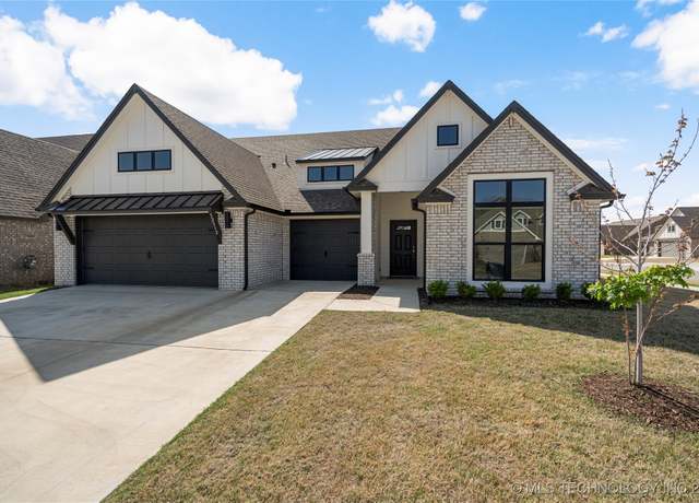 Property at 12312 S Oxford Ave, Tulsa, OK 74008, 4 beds, 3 baths