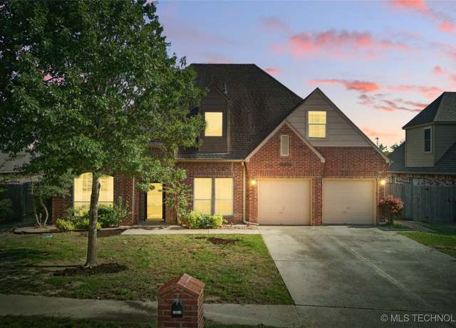 Property at 13606 E 89th St, Owasso, OK 74055, 4 beds, 2.5 baths