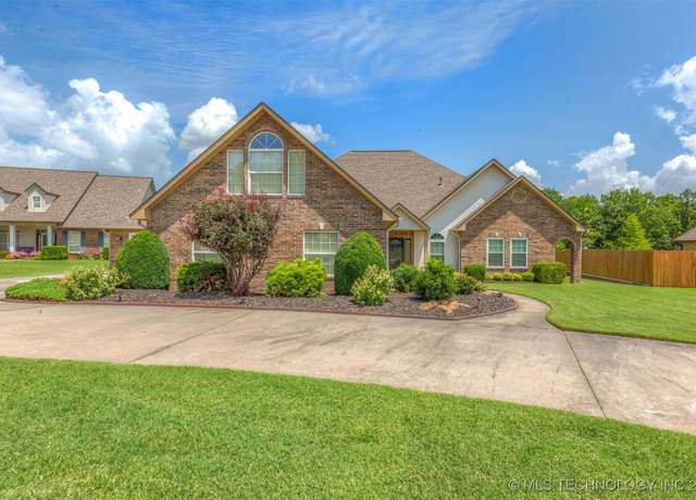 Property at 3302 Callaway Dr, Claremore, OK 74019, 3 beds, 3.5 baths