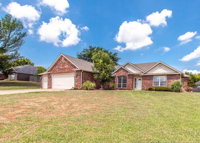 Property at 8901 E 105th St N, Owasso, OK 74055, 3 beds, 2.5 baths