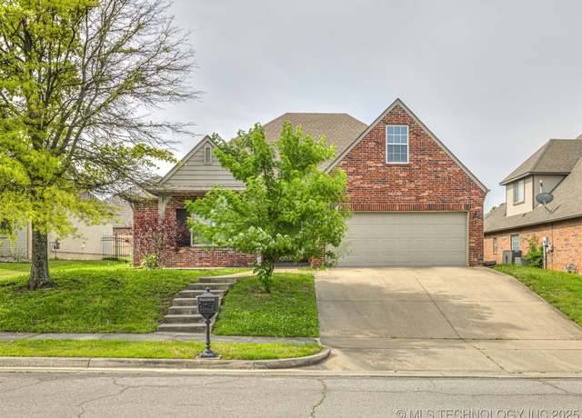 Property at 4610 E 142nd St S, Bixby, OK 74008, 3 beds, 2 baths