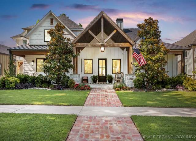 Property at 312 E Dallas St, Broken Arrow, OK 74012, 4 beds, 3.5 baths