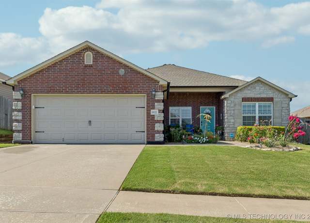 Property at 6022 E 148th St S, Bixby, OK 74008, 3 beds, 2 baths