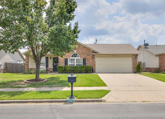 Property at 10904 E 123rd St, Collinsville, OK 74021, 3 beds, 2 baths