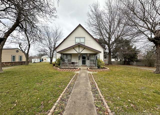 Property at 1235 SE 3rd St, Wagoner, OK 74467, 3 beds, 2 baths