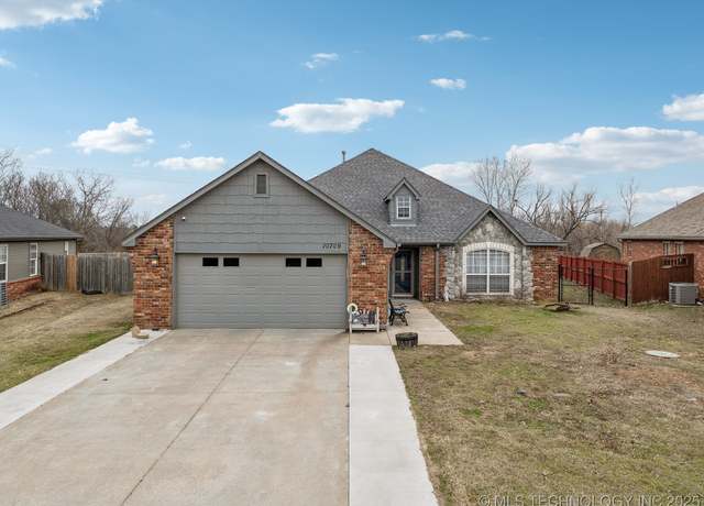 Property at 10709 E 122nd St, Collinsville, OK 74021, 3 beds, 2 baths