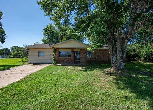 Property at 1204 W Hickory, Stilwell, OK 74960, 3 beds, 1 bath