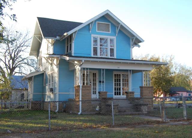 Property at 311 N 7th St, Henryetta, OK 74437, 3 beds, 1.5 baths