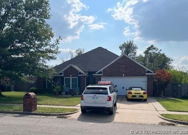 Property at 605 N Spruce, Bartlesville, OK 74006, 3 beds, 2 baths