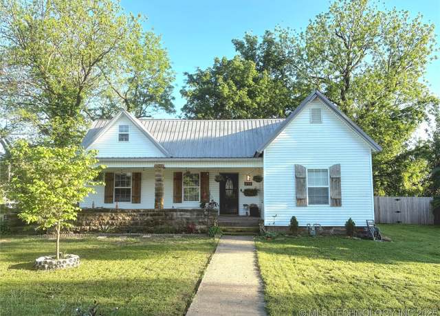 Property at 212 NE 2nd St, Wagoner, OK 74467, 2 beds, 1 bath