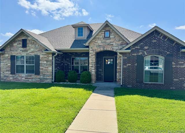 Property at 1103 S Missouri Ave, Claremore, OK 74019, 3 beds, 2.5 baths