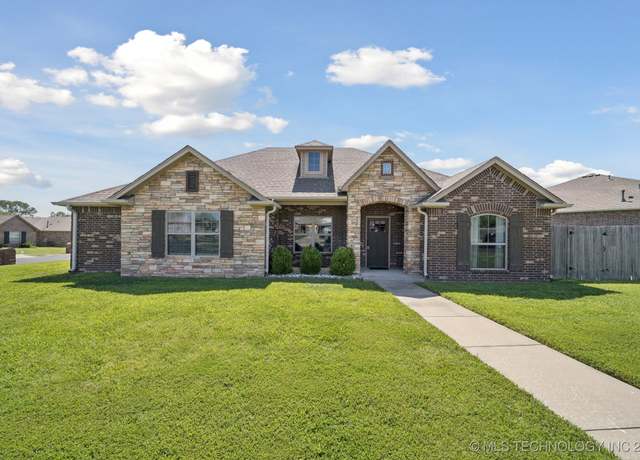 Property at 1103 Missouri Ave, Claremore, OK 74019, 3 beds, 2.5 baths