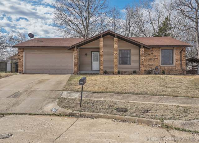 Property at 2918 S Ash Pl, Broken Arrow, OK 74012, 4 beds, 2 baths