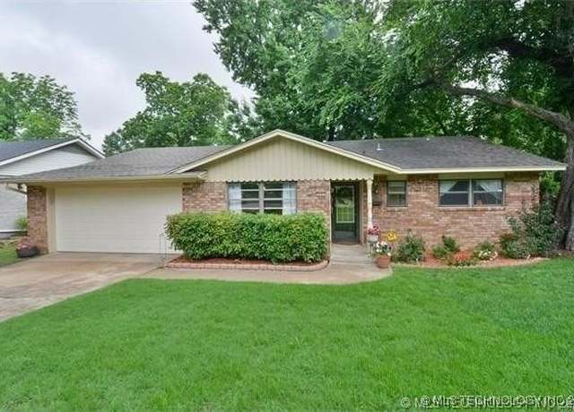 Property at 5547 S Lewis Pl, Tulsa, OK 74105, 3 beds, 2 baths