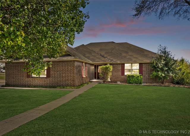 Property at 3201 Heritage Dr, Claremore, OK 74019, 3 beds, 2.5 baths