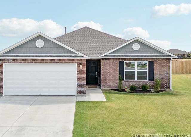 Property at 7502 E 144th Pl N, Collinsville, OK 74021, 3 beds, 2 baths