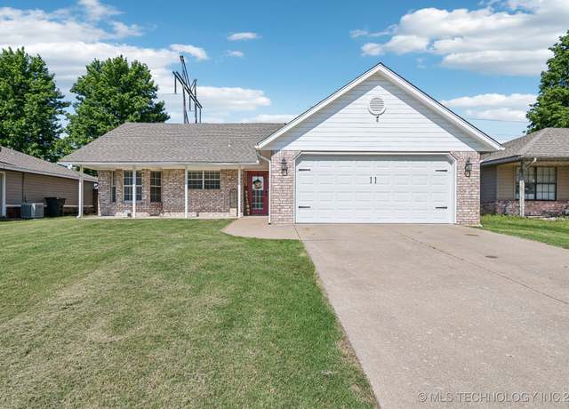 Property at 24892 S Heartwood Dr, Claremore, OK 74019, 3 beds, 2 baths