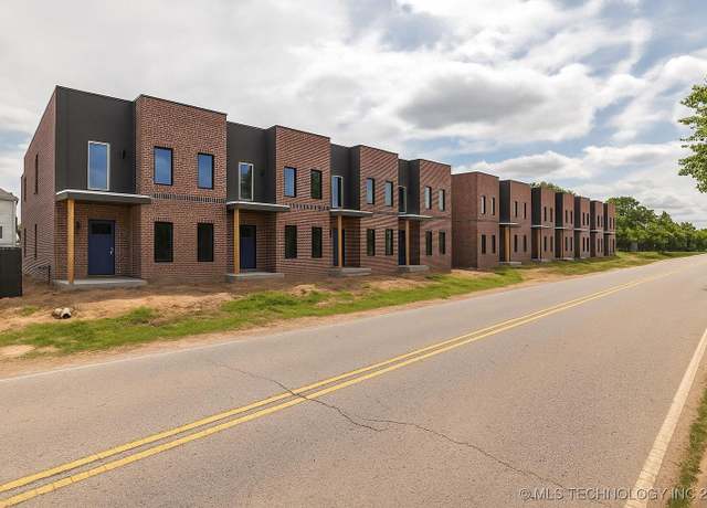 Property at 504 E B St Unit G, Jenks, OK 74037, 3 beds, 2.5 baths