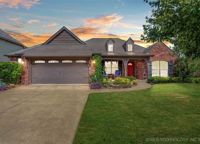 Property at 11707 S Vine St, Jenks, OK 74037, 4 beds, 2 baths