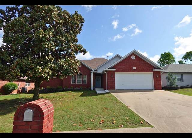 Property at 208 Greentree Dr, Tahlequah, OK 74464, 3 beds, 2 baths