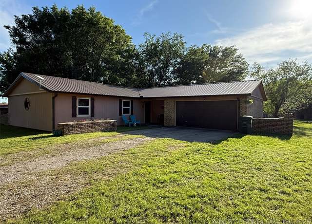 Property at 1502 4th Ave, Warner, OK 74469, 3 beds, 2 baths