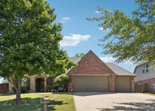 Property at 11703 S Umber St, Jenks, OK 74037, 4 beds, 2 baths